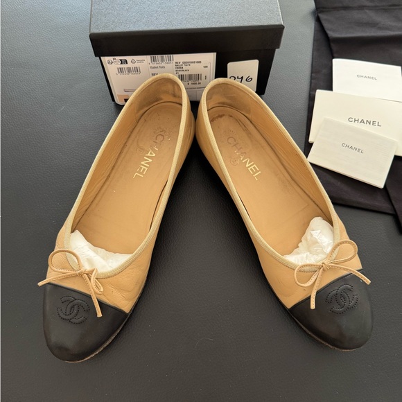 CHANEL beige and black ballerinas - Picture 10 of 11